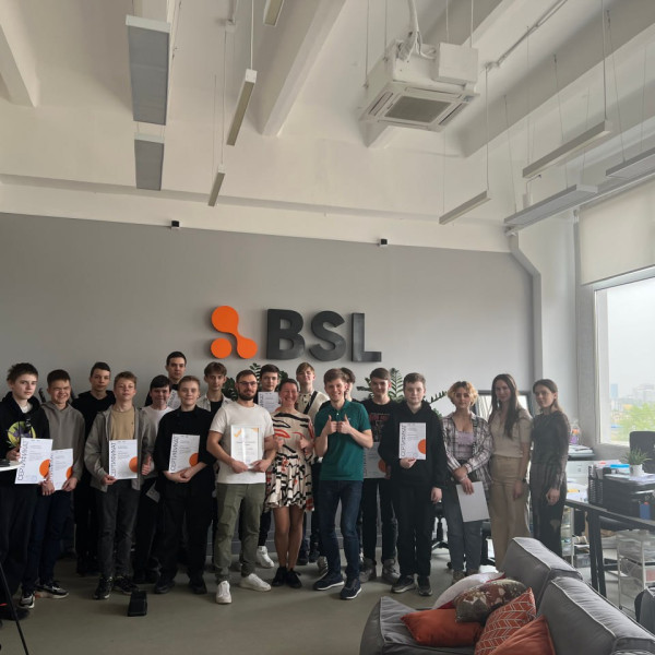 Наши резиденты проходят стажировку в ИТ-компании BSL - КИБЕРшкола программирования для детей, компьютерные курсы для школьников, начинающих и подростков - KIBERone г. Некрасовка